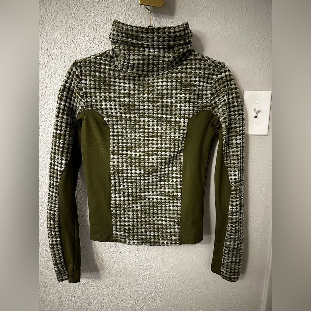 Nike pro hyper wash turtleneck crop top